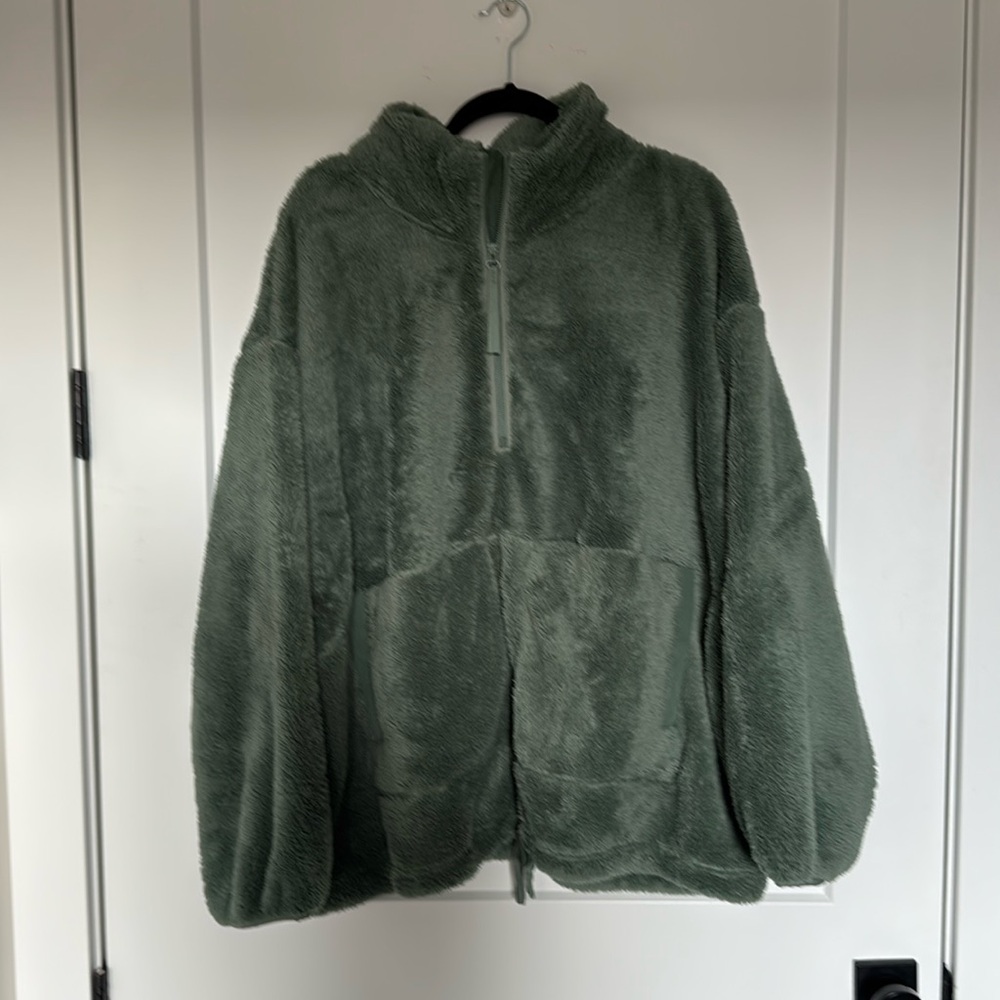 NWT All In Motion comfy fleece 3/4 zip jacket. Two front pockets & tie bottom.